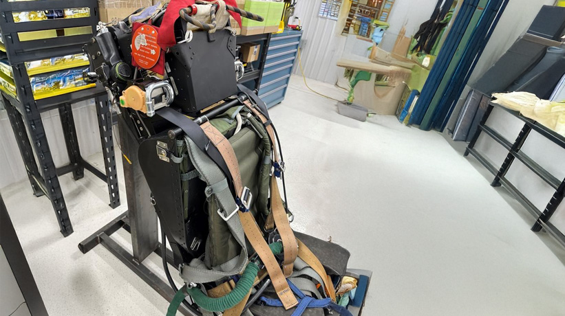 Hawker Hunter Seat equipped with belt retractors