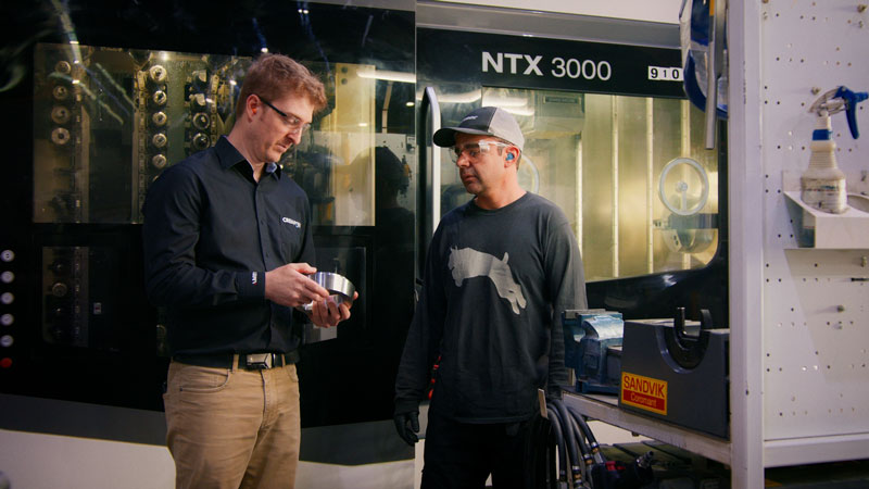 Creaform Engineering mechanical engineer reviewing a part with Rotobec machinist in Rotobec’s workshop.