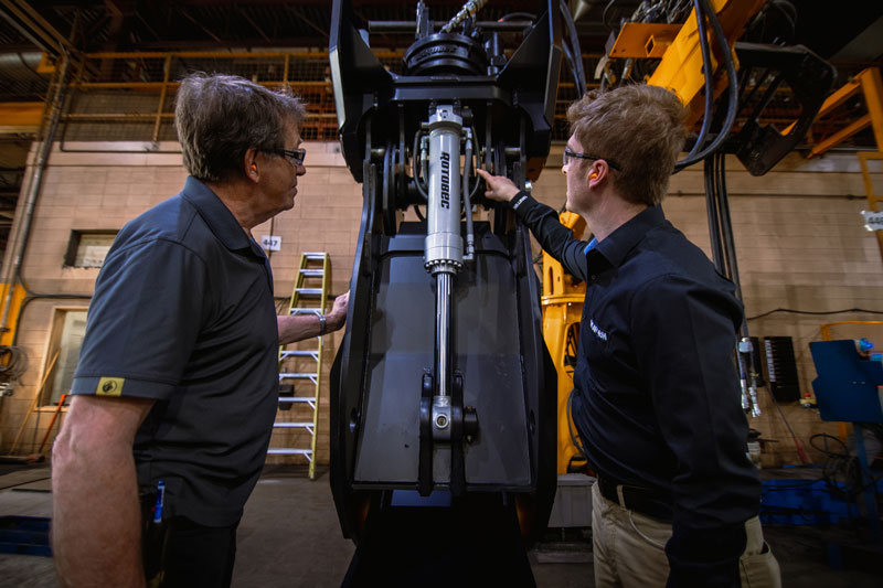 Creaform Engineering mechanical engineer and Rotobec production manager inspecting a new grapple Rotobec’s workshop before shipping to a customer.